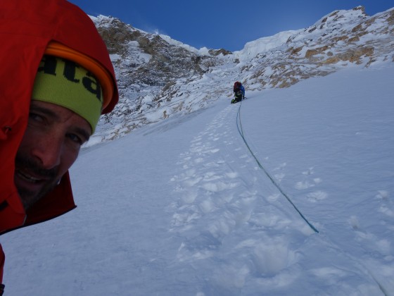 Kalter Norwandalpinismus weit oben über dem südlichen Ilynchik Gletscher (Pic.Raffi)